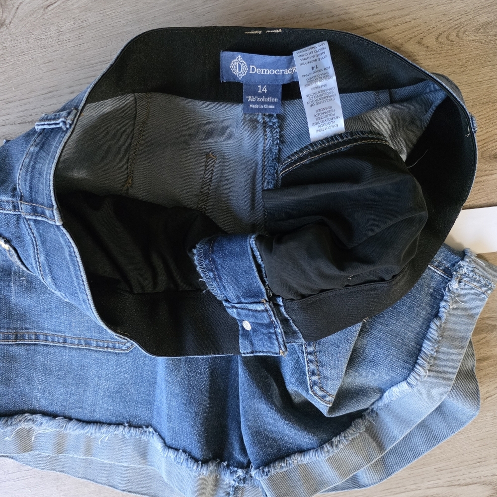 Democracy “Curve Equality” Ab Solution Denim Shorts – Size 14 NWT - Picture 5 of 14